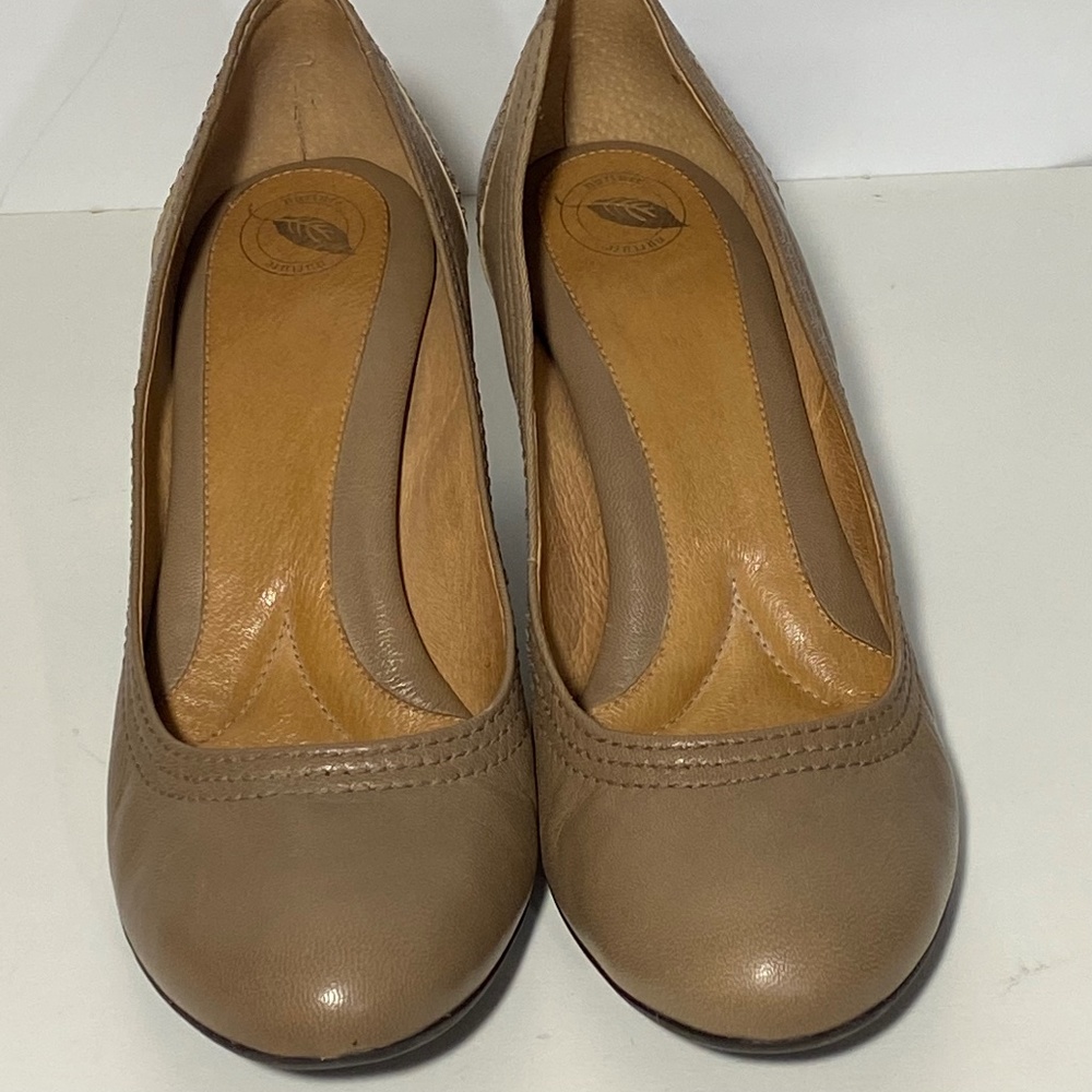 Nurture Tan Genuine Leather Comfort Pumps Size 10